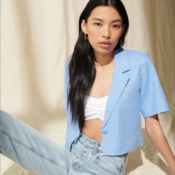 Abercrombie & Fitch Jackets & Blazers - Abercrombie & Fitch light Blue Linen-blend Short-sleeve Cropped Blazer • S